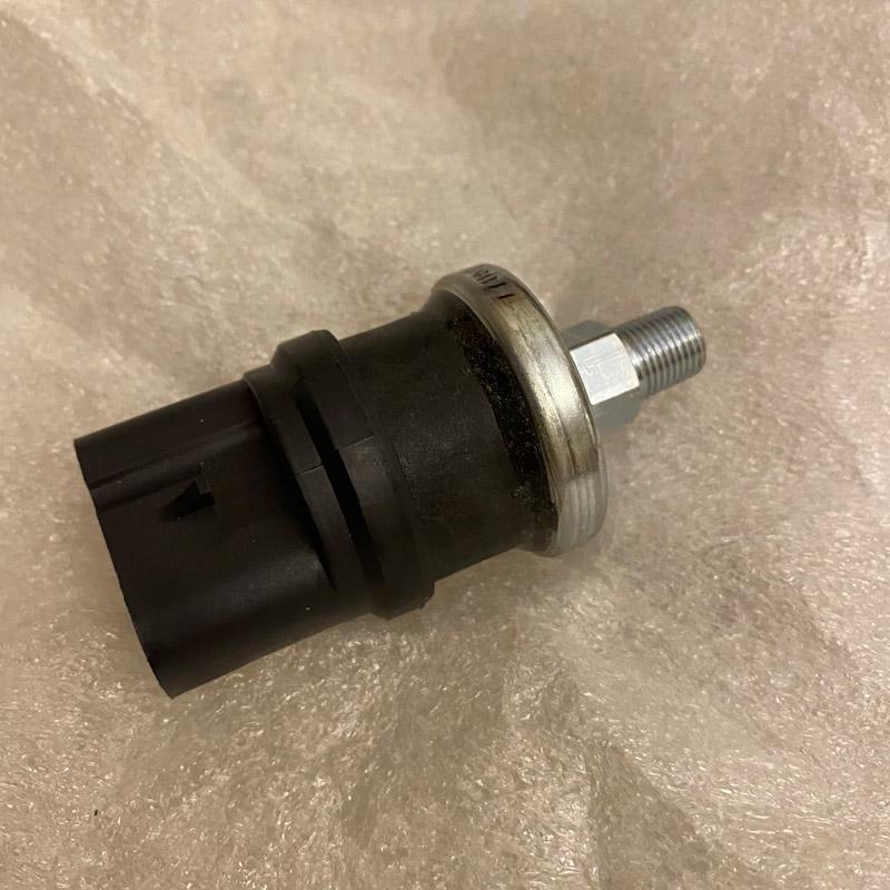 Oil Pressure Switch Sensor 6670705 for Bobcat Skid Steer Loader 751 753 763 773