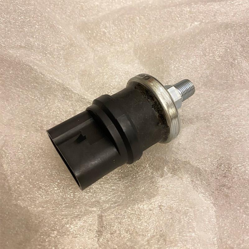 Oil Pressure Switch 6670705 3 Pin Connection for Bobcat Loader 453 463 553 653 753 763 773