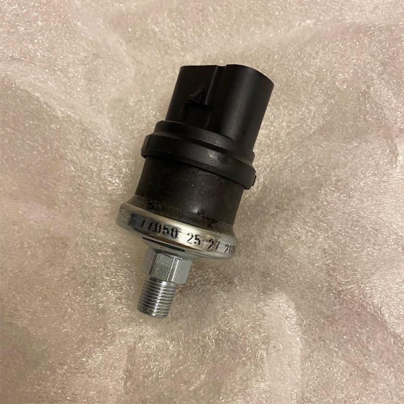 Oil Pressure Switch 6670705 3 Pin Connection for Bobcat Loader 453 463 553 653 753 763 773